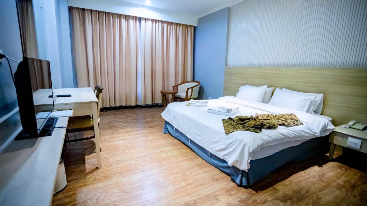 Cbd 2 Hotel Сураттхани Экстерьер фото