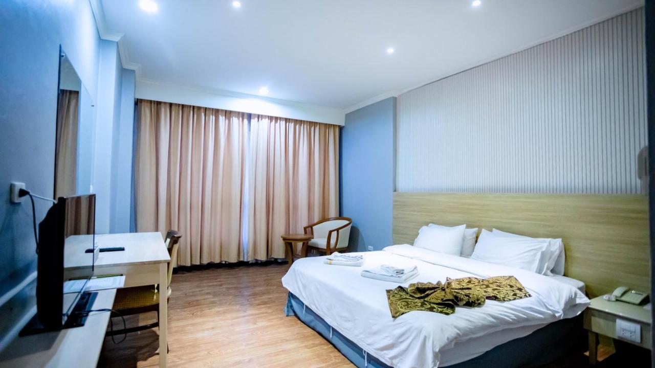 Cbd 2 Hotel Сураттхани Экстерьер фото