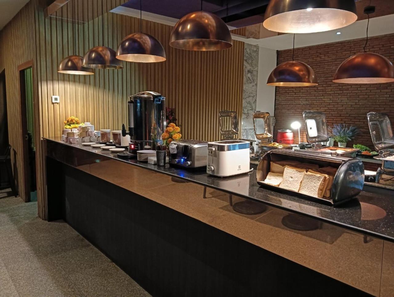 Cbd 2 Hotel Сураттхани Экстерьер фото